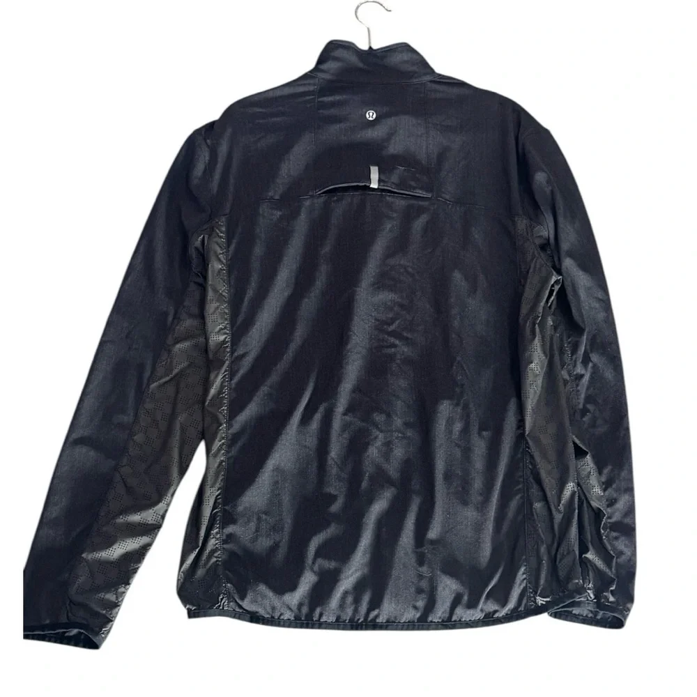 Lululemon Men’s Surge Jacket in Black Size L Excellent Condition